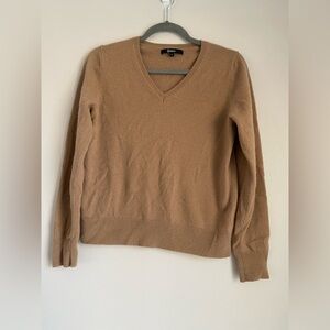 Quince 100% cashmere tan vneck sweater large